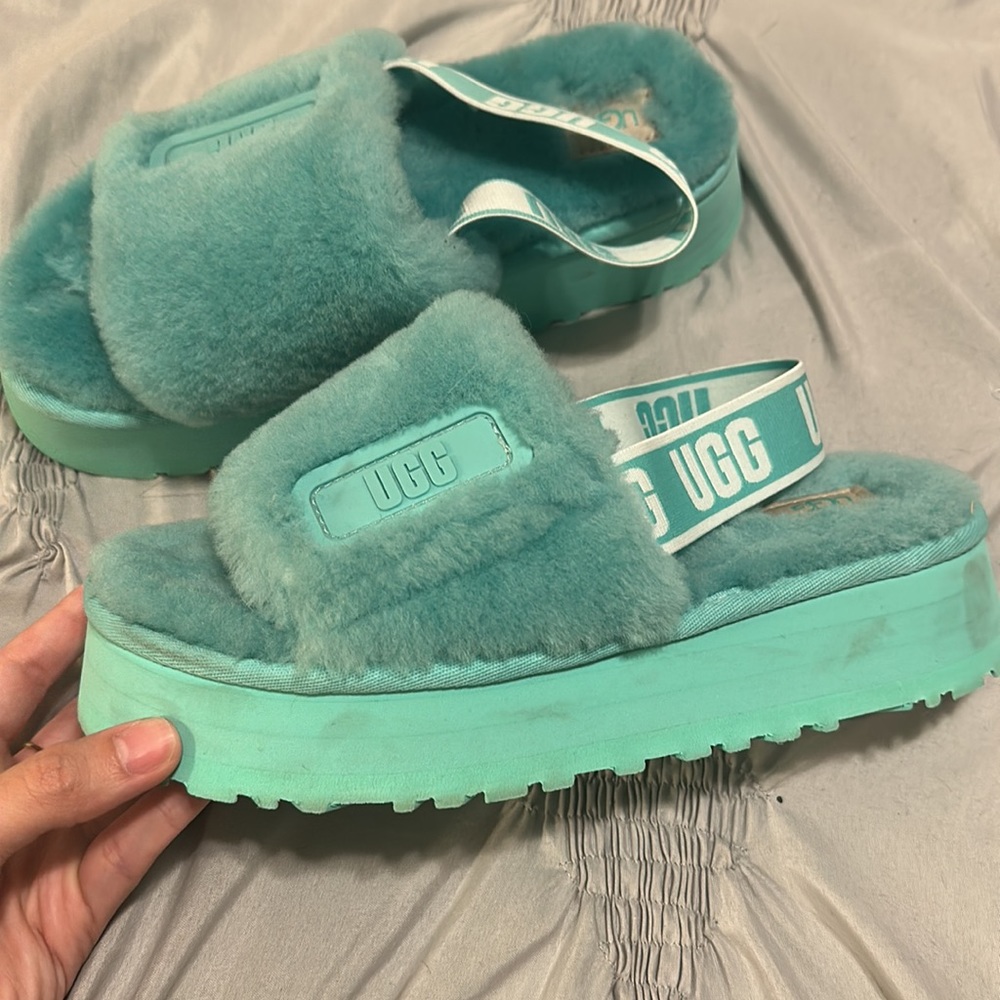 UGG PLATFORM DISCO SLIDES